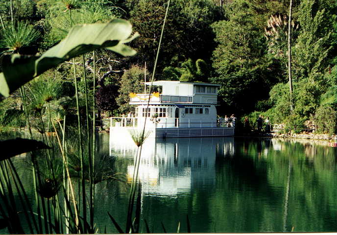 houseboat